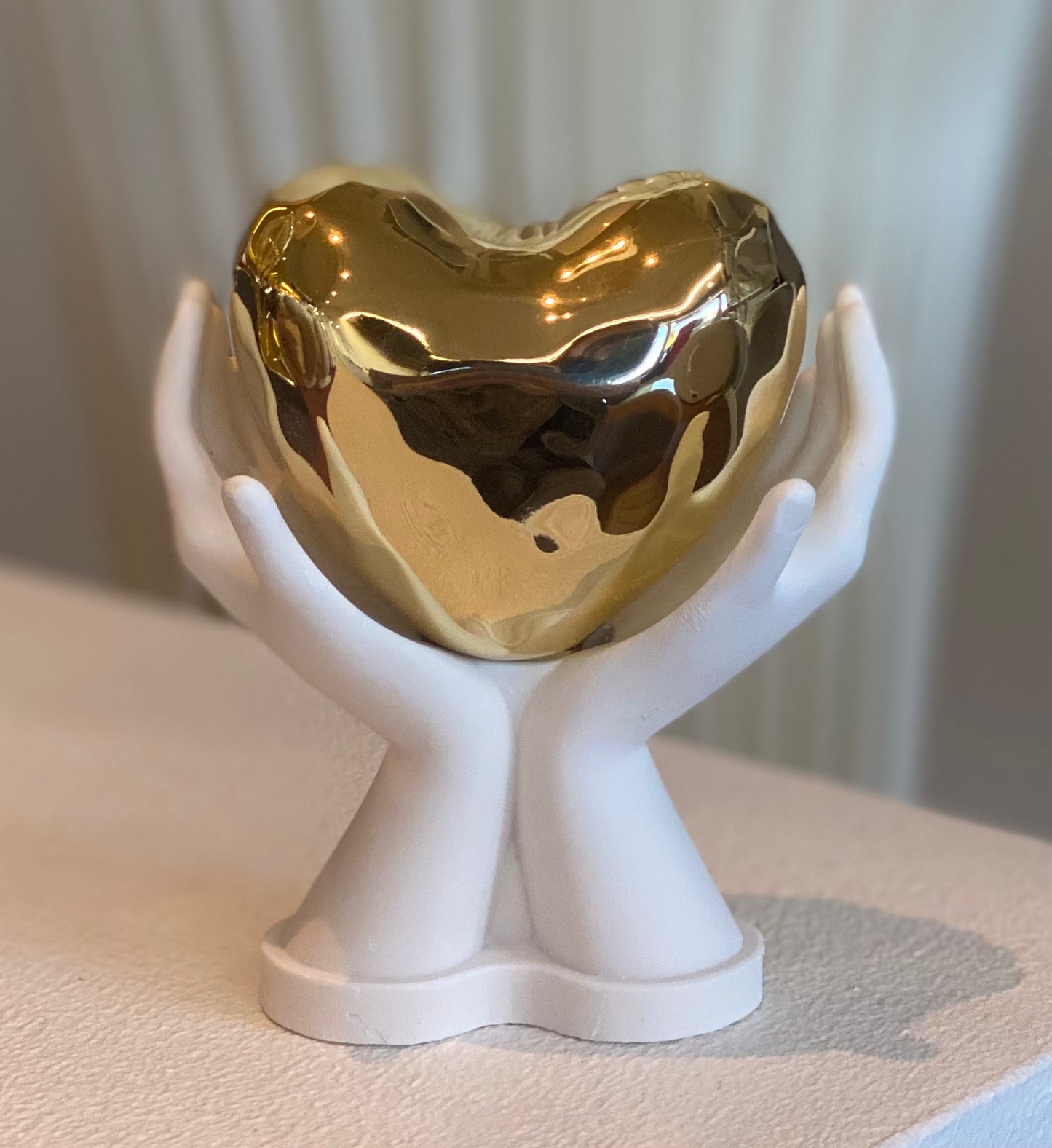 STATUETTA MANI CUORE ORO