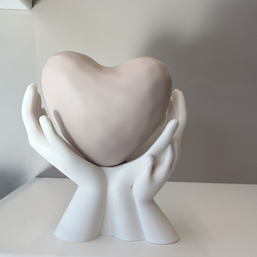STATUA MANI CUORE ROSA