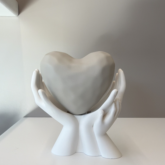 STATUA MANI CUORE TORTORA