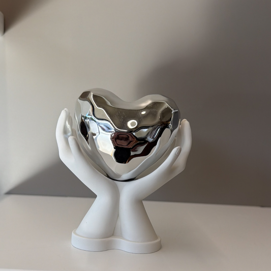 STATUA MANI CUORE ARGENTATO