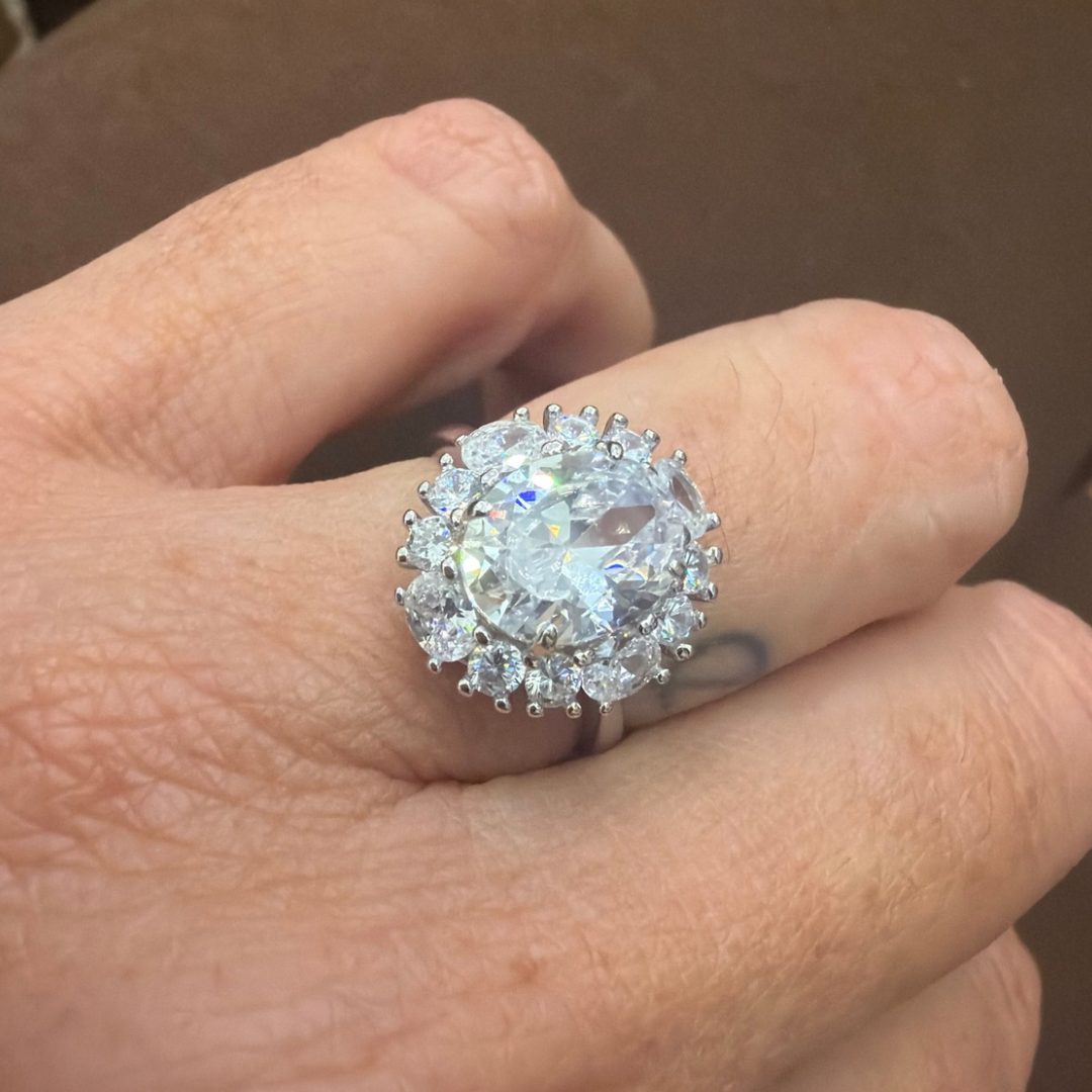 ANELLO KATE CON ZIRCONI OVALE